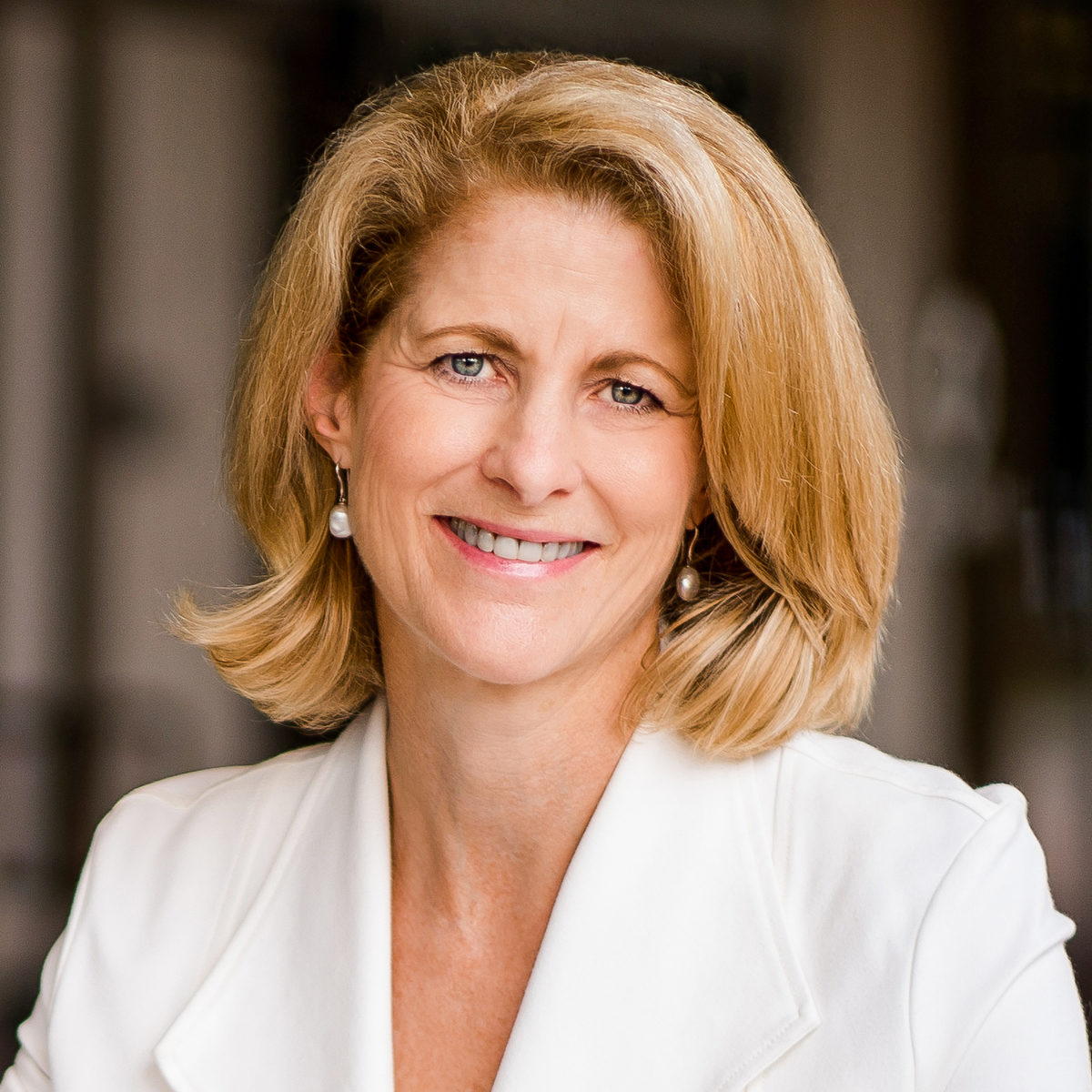 LinkedIn-Square-03 professional coach Elisabeth Hayes